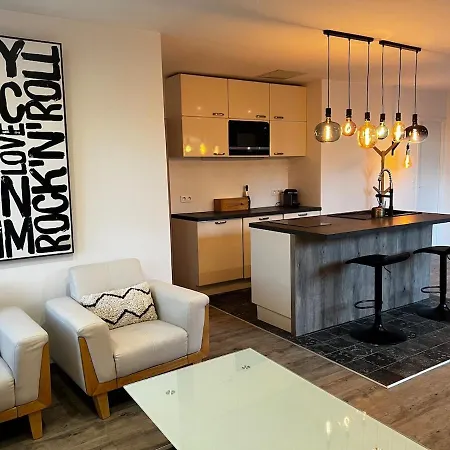 Californian Pool 아파트